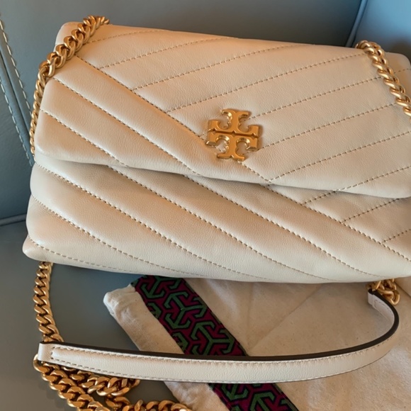 Tory Burch Cream Kira Chevron Quilted purse. - Picture 3 of 12